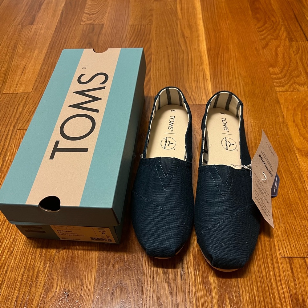 Women’s Toms shoes